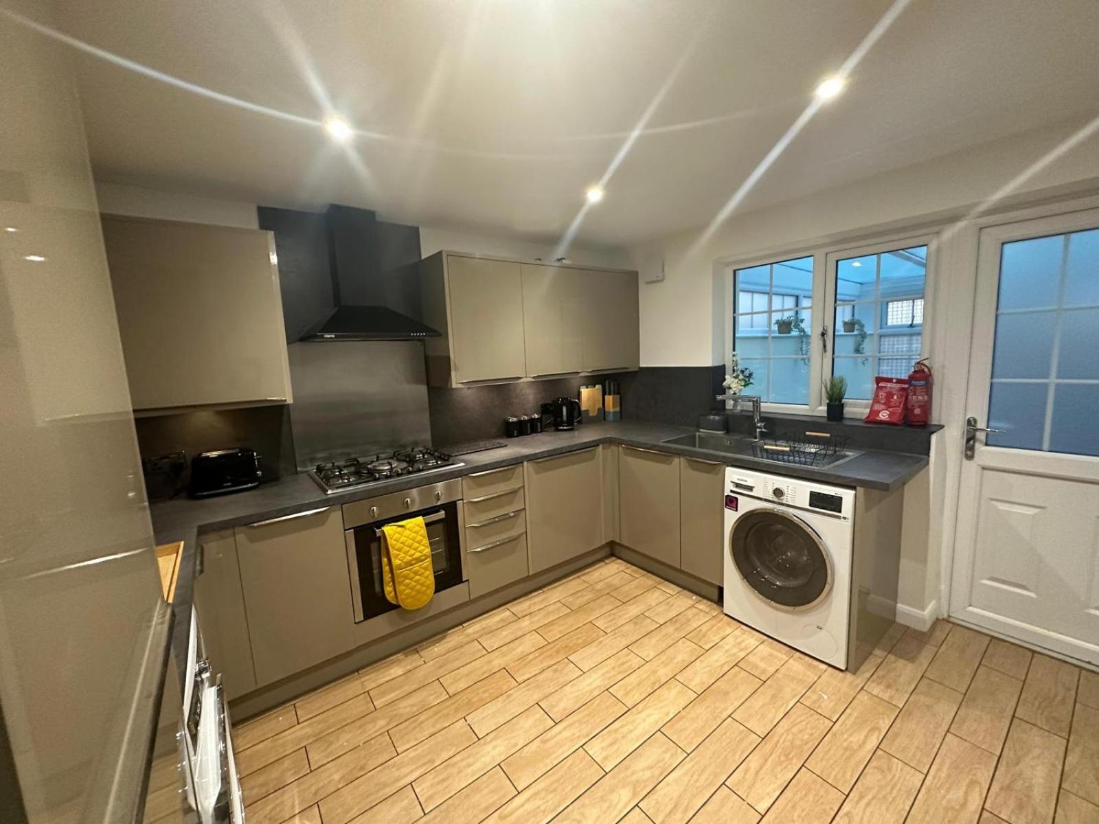 Rooms In Stylish House Milton Keynes Exterior foto